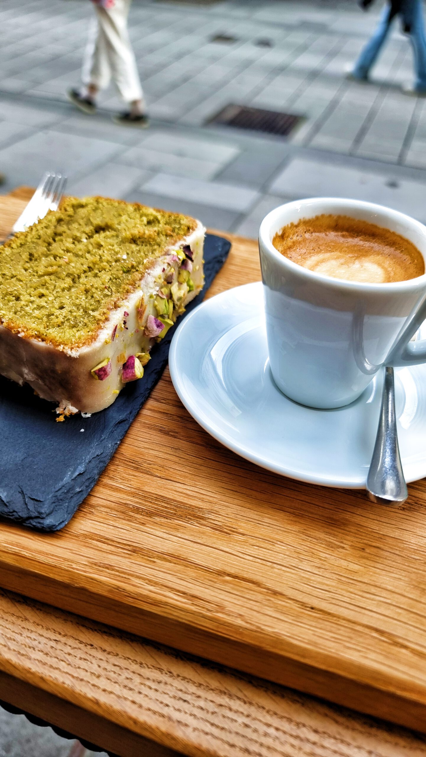 Espresso & Pistazien Avocado  kuchen